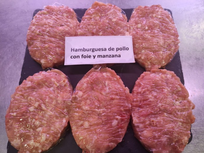 Hamburguesa de pollo con foie y manzana