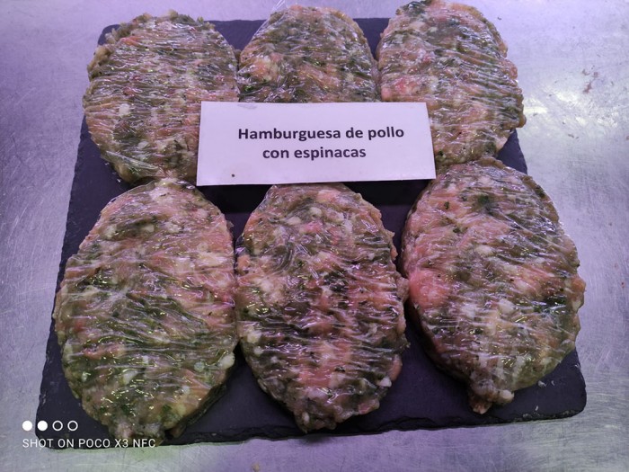 Hamburguesa de pollo con espinacas
